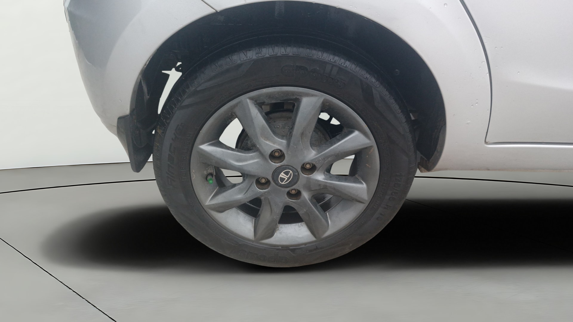 View 2015 Tata Bolt XE Quadrajet 75PS Diesel Image 33 Used 2015 Tata Bolt XE Quadrajet 75PS Diesel Image 33
