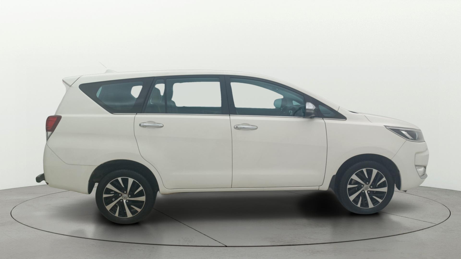 Used 2025 Toyota Innova Crysta Used 2025 Toyota Innova Crysta