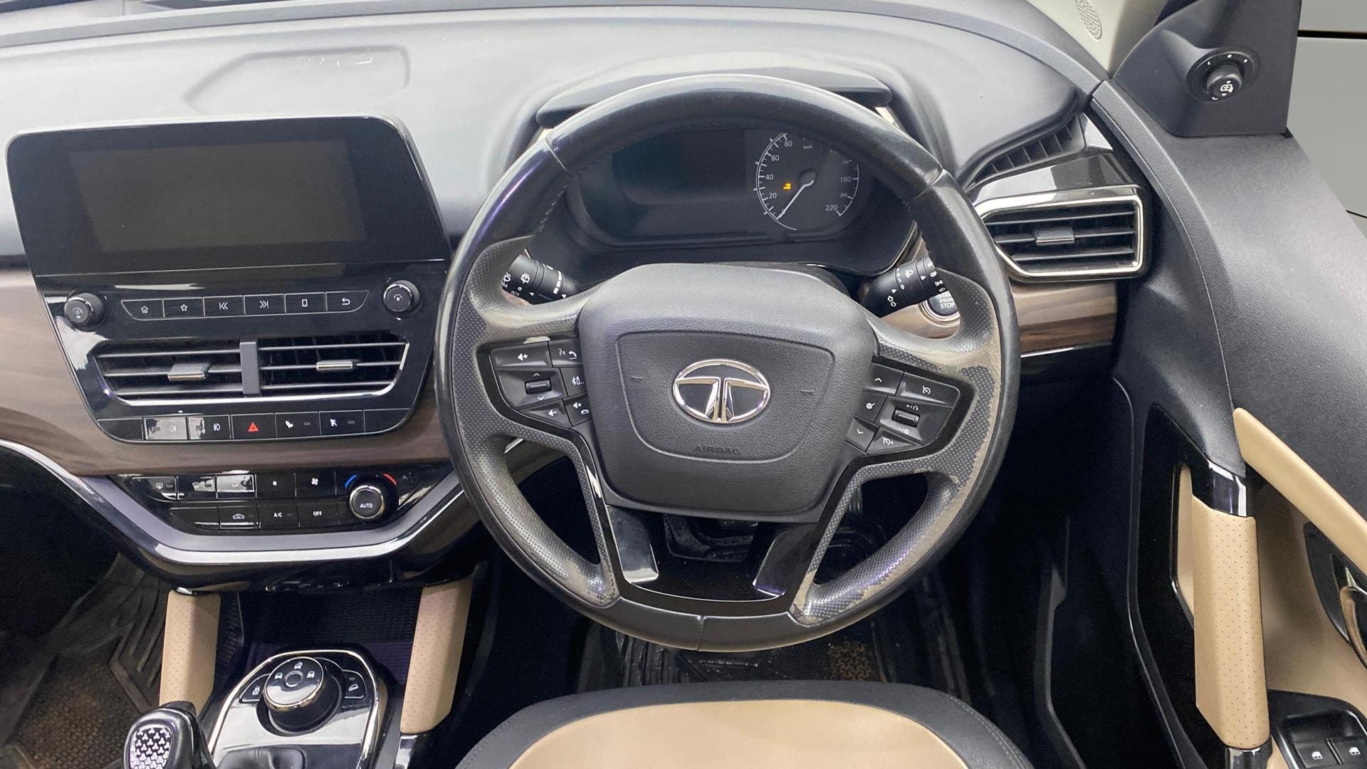 View 2022 Tata Harrier XE Image 13 Used 2022 Tata Harrier XE Image 13
