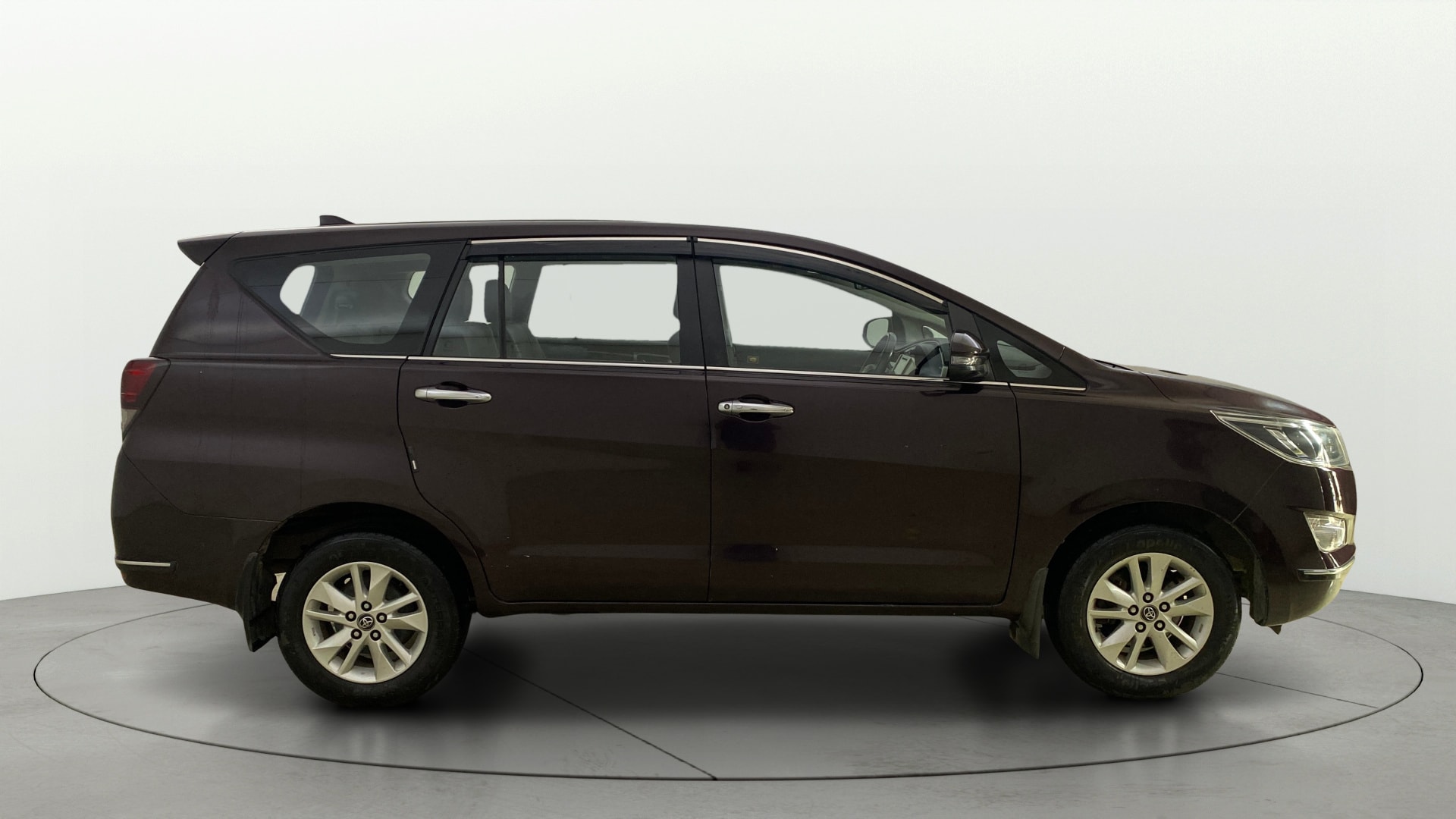View 2018 Toyota Innova Crysta 2.4 VX MT 7-Seater BS IV Image 9 Used 2018 Toyota Innova Crysta 2.4 VX MT 7-Seater BS IV Image 9