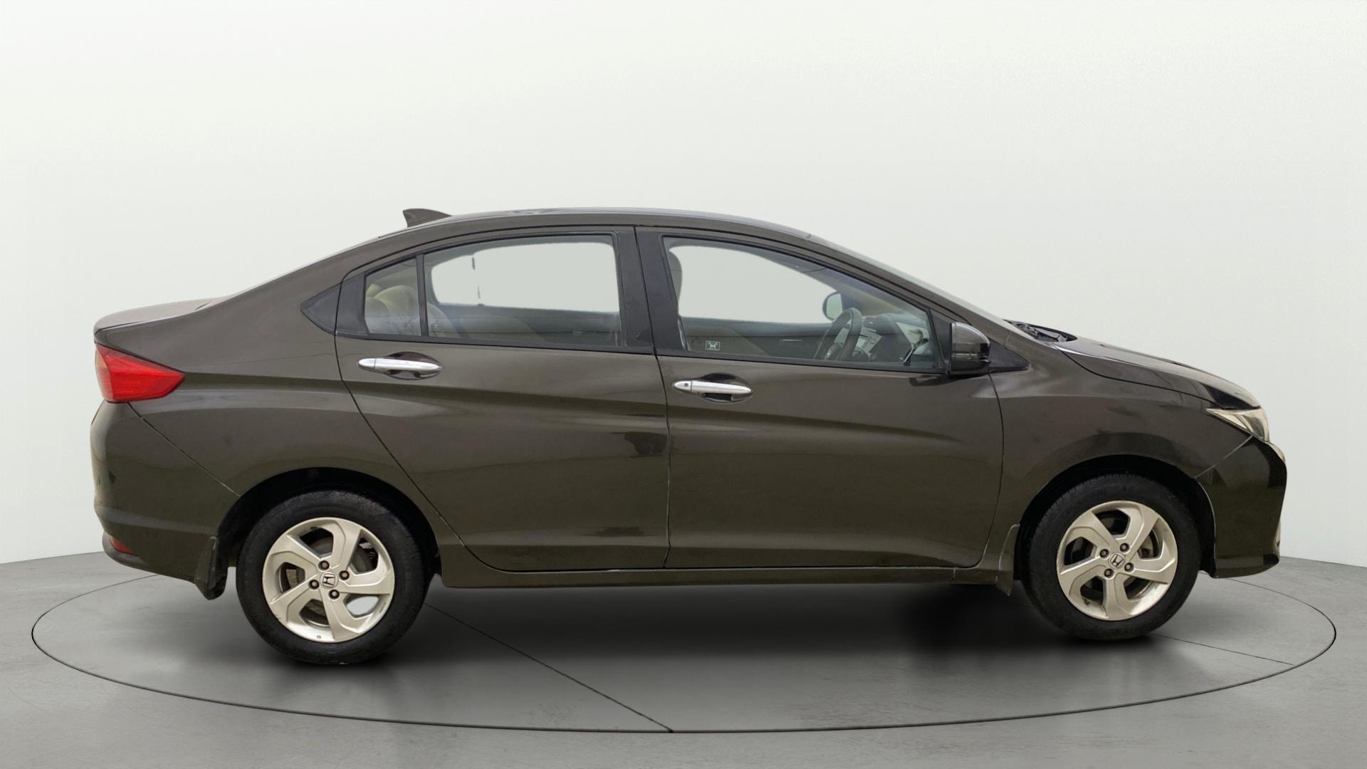 View 2016 Honda City ZX MT Diesel Anniversary Edition Image 9 Used 2016 Honda City ZX MT Diesel Anniversary Edition Image 9