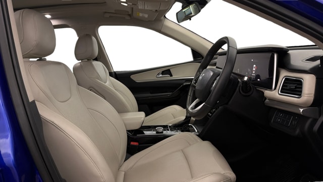 View Mahindra XUV700 Image 27 Used Mahindra XUV700 Image 27