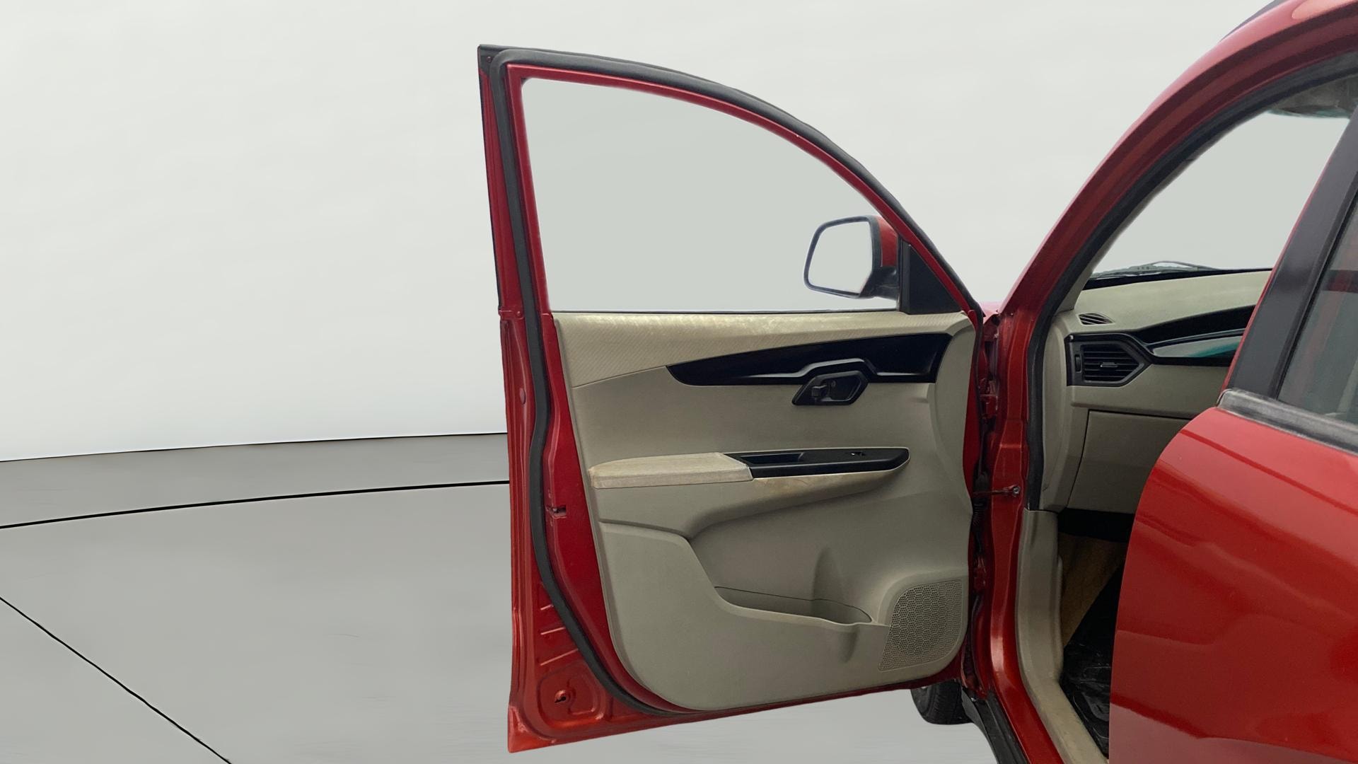 View 2016 Mahindra KUV100 K2 Petrol BS IV Image 35 Used 2016 Mahindra KUV100 K2 Petrol BS IV Image 35