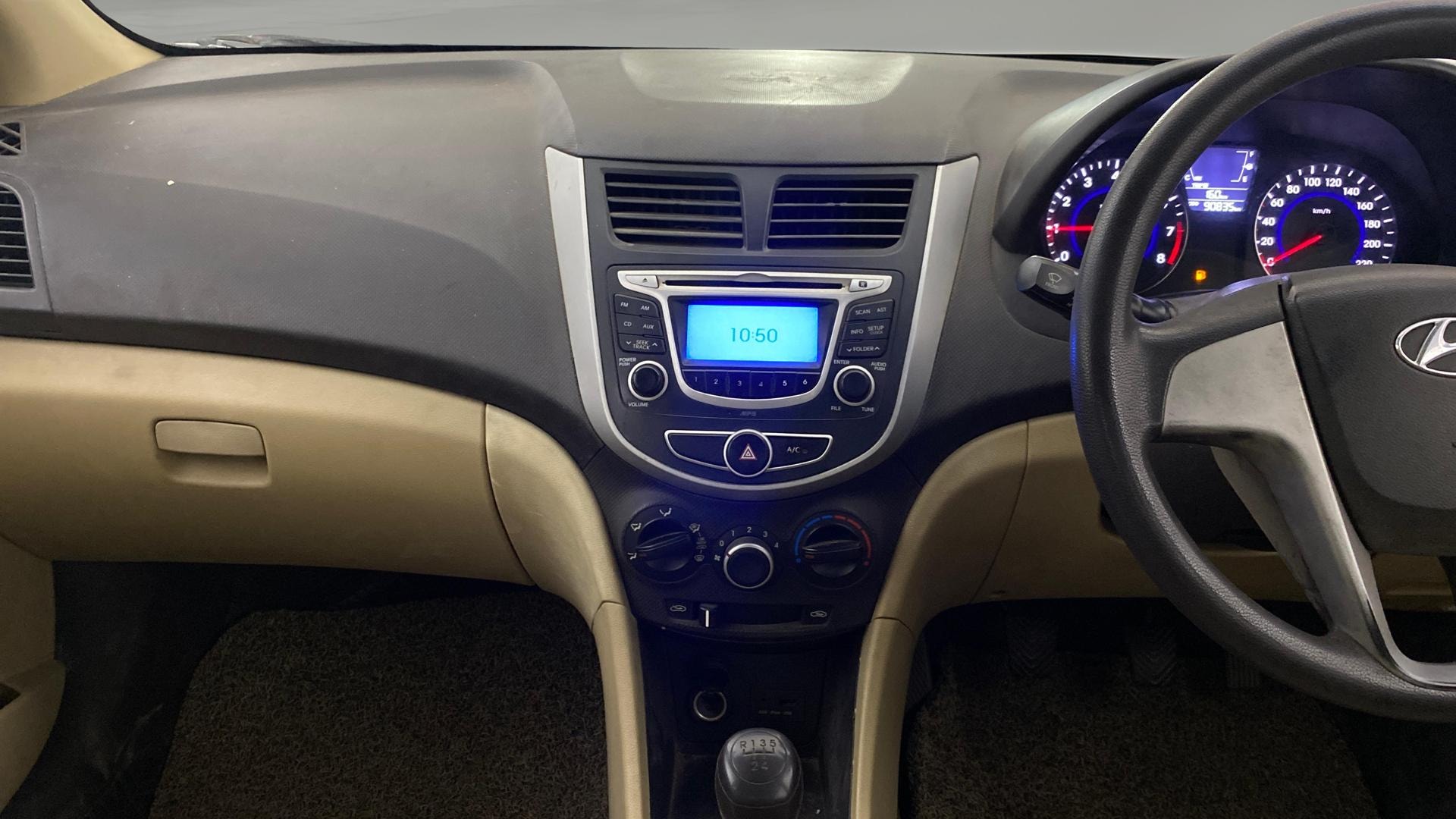 View 2014 Hyundai Fluidic Verna 1.4 VTVT CX Image 17 Used 2014 Hyundai Fluidic Verna 1.4 VTVT CX Image 17