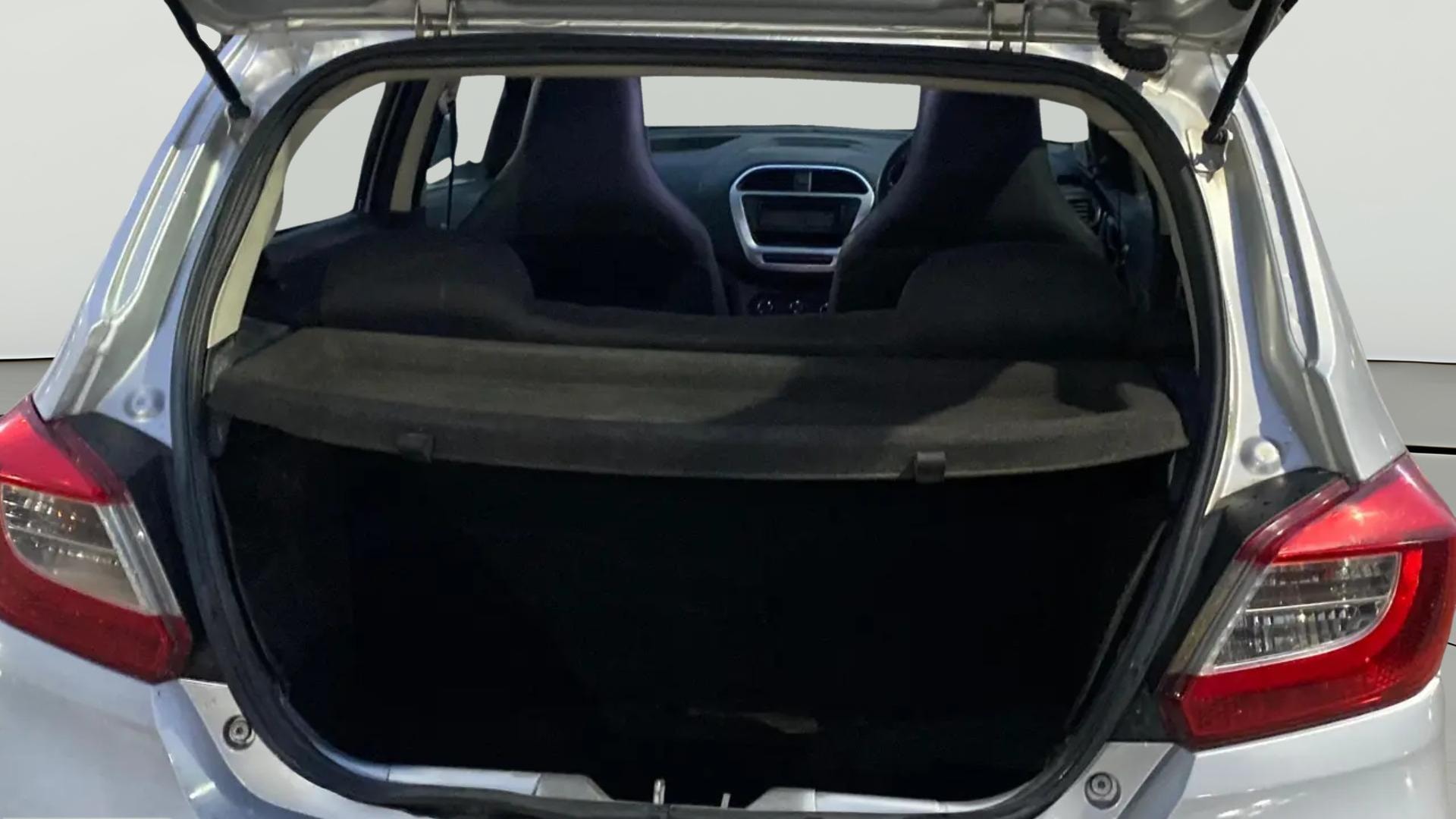 View 2017 Tata Tiago Revotorq XB Image 36 Used 2017 Tata Tiago Revotorq XB Image 36