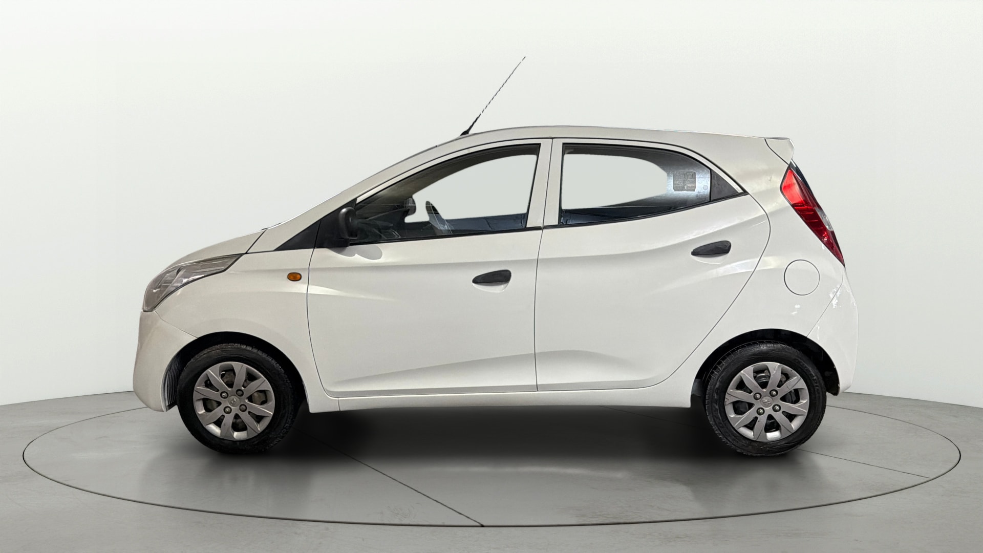 View 2017 Hyundai EON Magna Plus Image 5 Used 2017 Hyundai EON Magna Plus Image 5