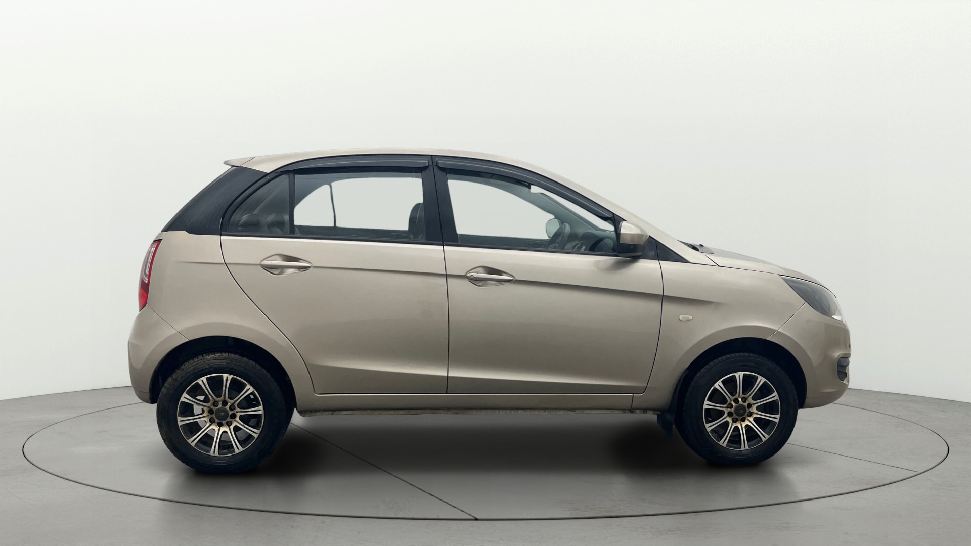 View 2015 Tata Bolt XE Quadrajet 75PS Diesel Image 8 Used 2015 Tata Bolt XE Quadrajet 75PS Diesel Image 8