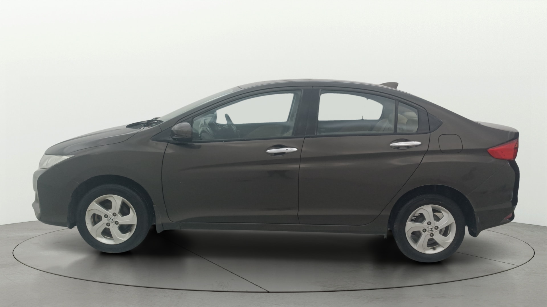 View 2015 Honda City ZX MT Diesel Anniversary Edition Image 6 Used 2015 Honda City ZX MT Diesel Anniversary Edition Image 6