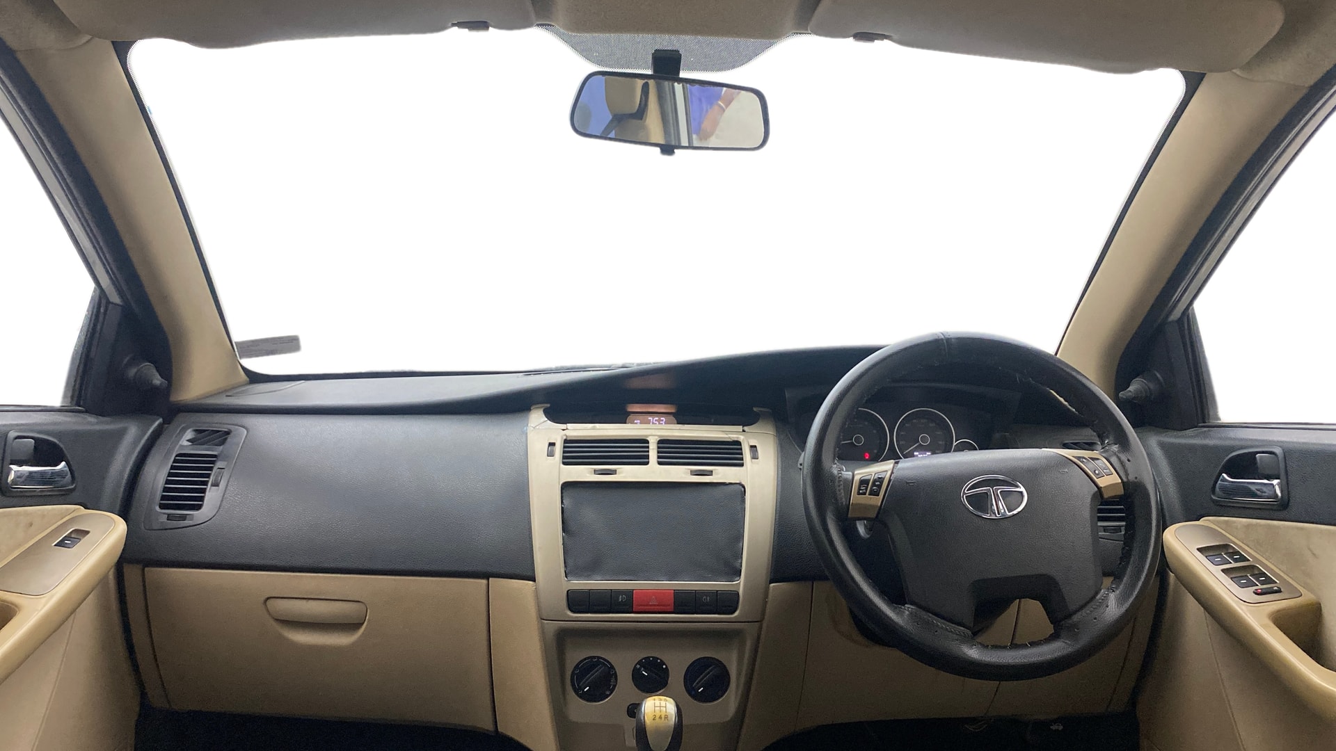 View 2014 Tata Aria Pleasure 4x2 BS4 Image 16 Used 2014 Tata Aria Pleasure 4x2 BS4 Image 16
