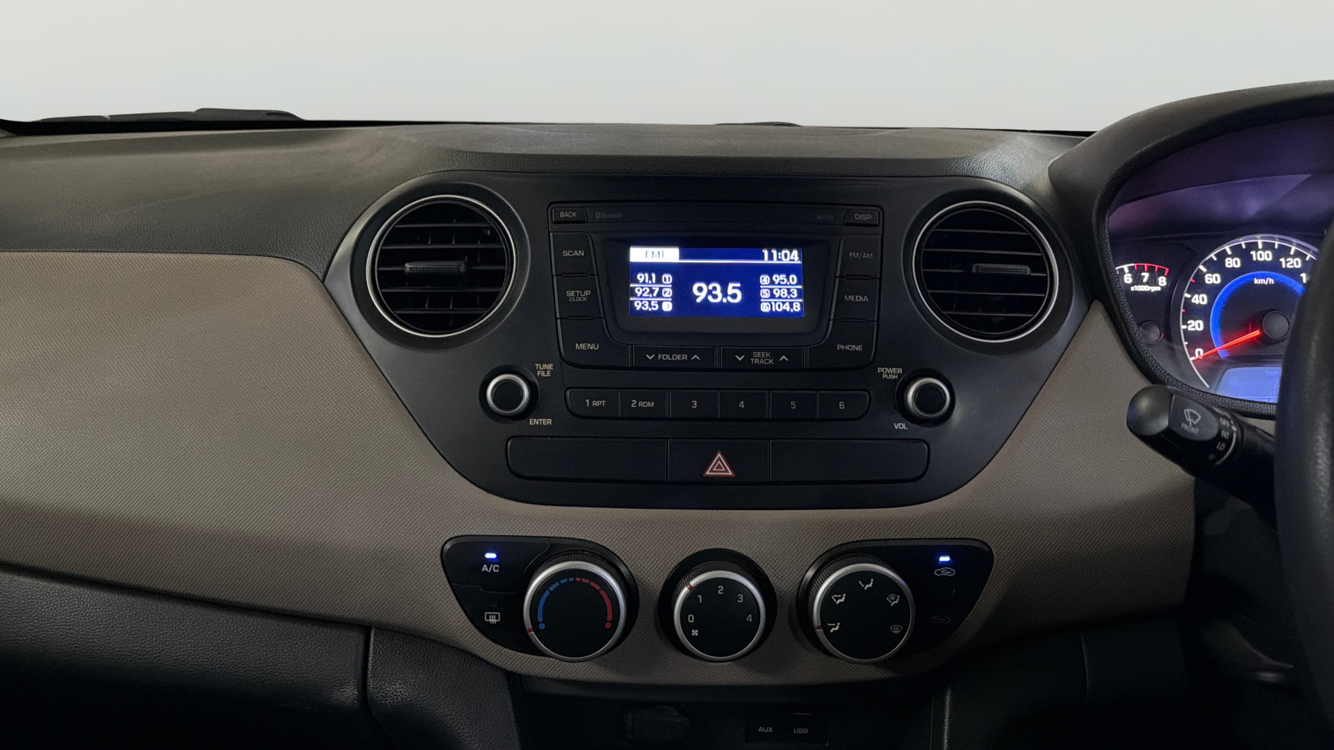 View 2016 Hyundai Grand i10 Sportz 1.2 Kappa Image 17 Used 2016 Hyundai Grand i10 Sportz 1.2 Kappa Image 17