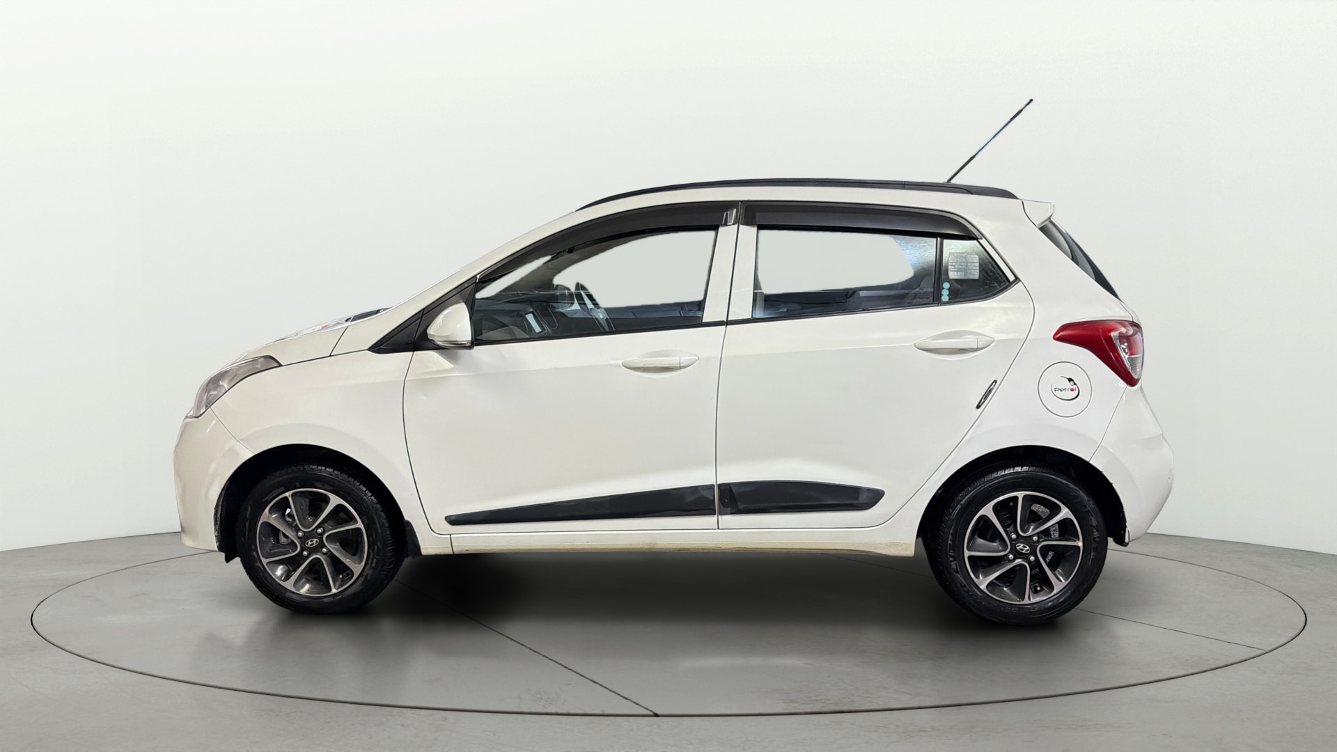 View 2018 Hyundai Grand i10 1.2 Sportz AT Petrol Image 5 Used 2018 Hyundai Grand i10 1.2 Sportz AT Petrol Image 5