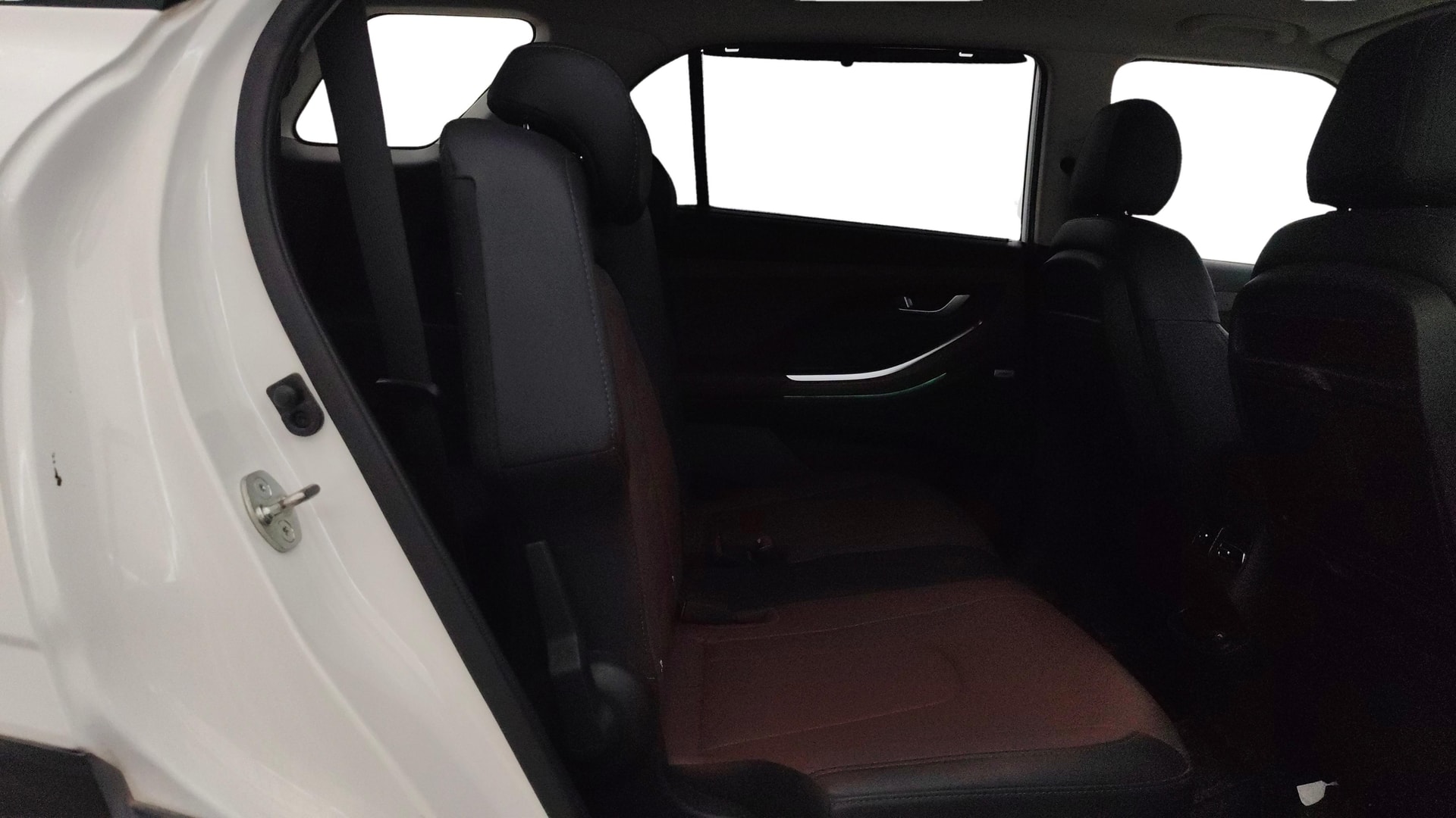 View 2024 Hyundai Alcazar Prestige 6 Seater MT Petrol Image 31 Used 2024 Hyundai Alcazar Prestige 6 Seater MT Petrol Image 31
