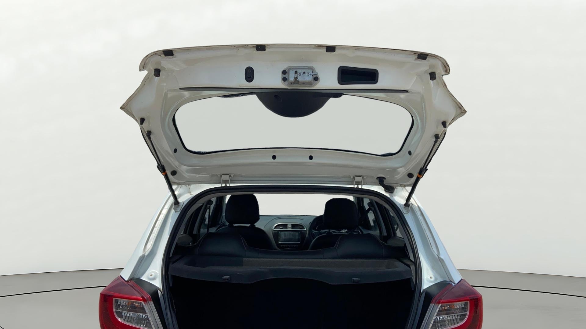 View 2021 Tata Tiago Revotorq XB Image 16 Used 2021 Tata Tiago Revotorq XB Image 16