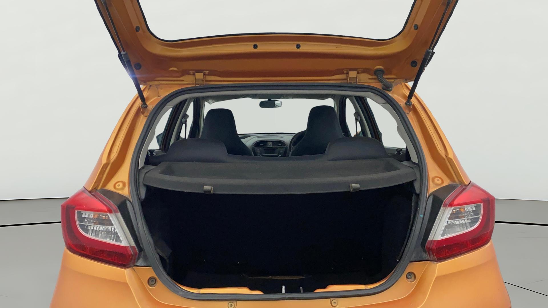 View 2018 Tata Tiago Revotorq XB Image 37 Used 2018 Tata Tiago Revotorq XB Image 37