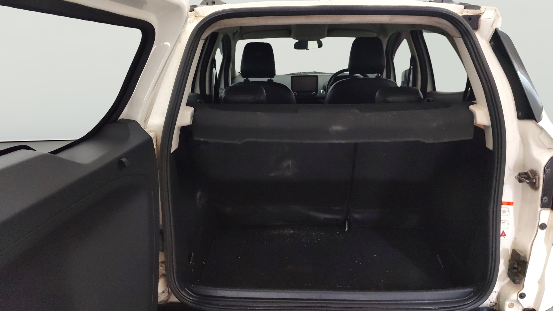 View 2018 Ford EcoSport 1.5 TDCi Diesel Ambiente BS IV Image 38 Used 2018 Ford EcoSport 1.5 TDCi Diesel Ambiente BS IV Image 38