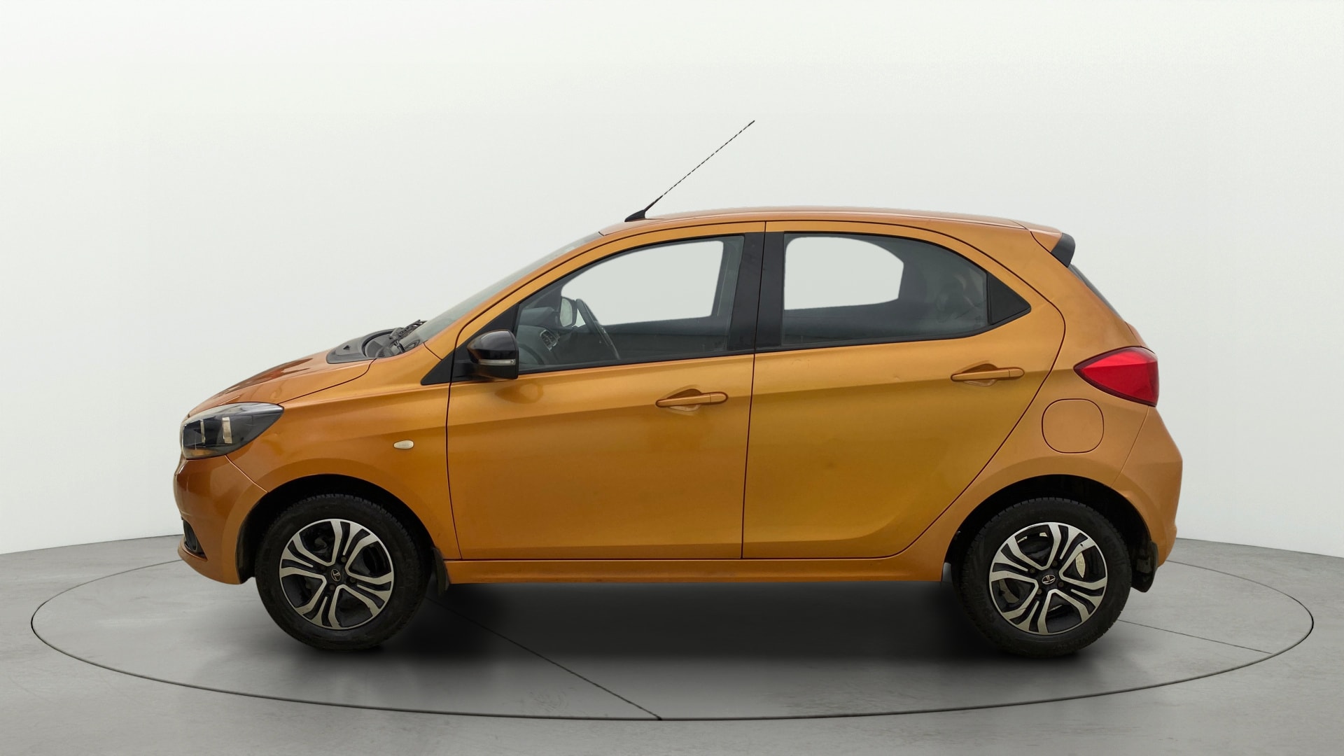 View 2016 Tata Tiago Revotorq XB Image 5 Used 2016 Tata Tiago Revotorq XB Image 5