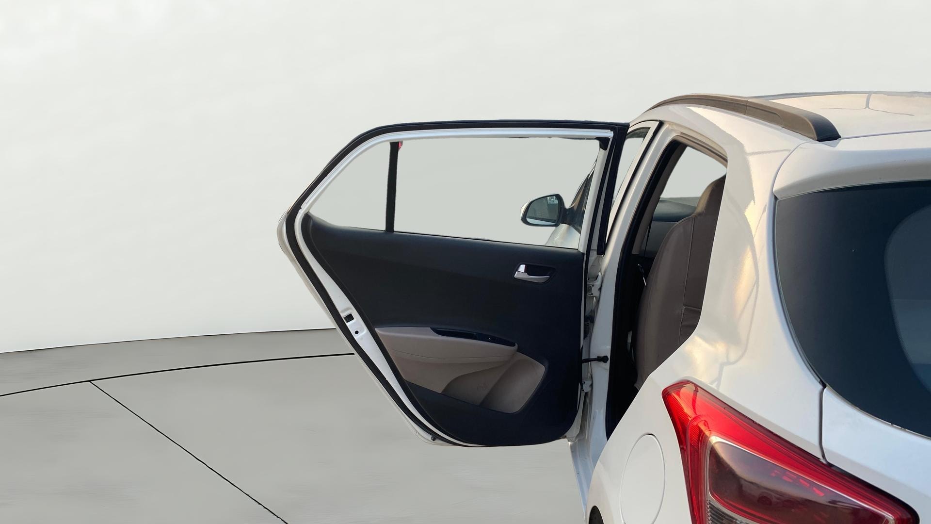 View 2018 Hyundai Grand i10 Sportz 1.2 Kappa Image 22 Used 2018 Hyundai Grand i10 Sportz 1.2 Kappa Image 22