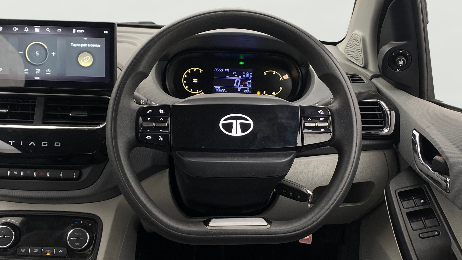 View 2025 Tata Tiago Revotorq XB Image 21 Used 2025 Tata Tiago Revotorq XB Image 21