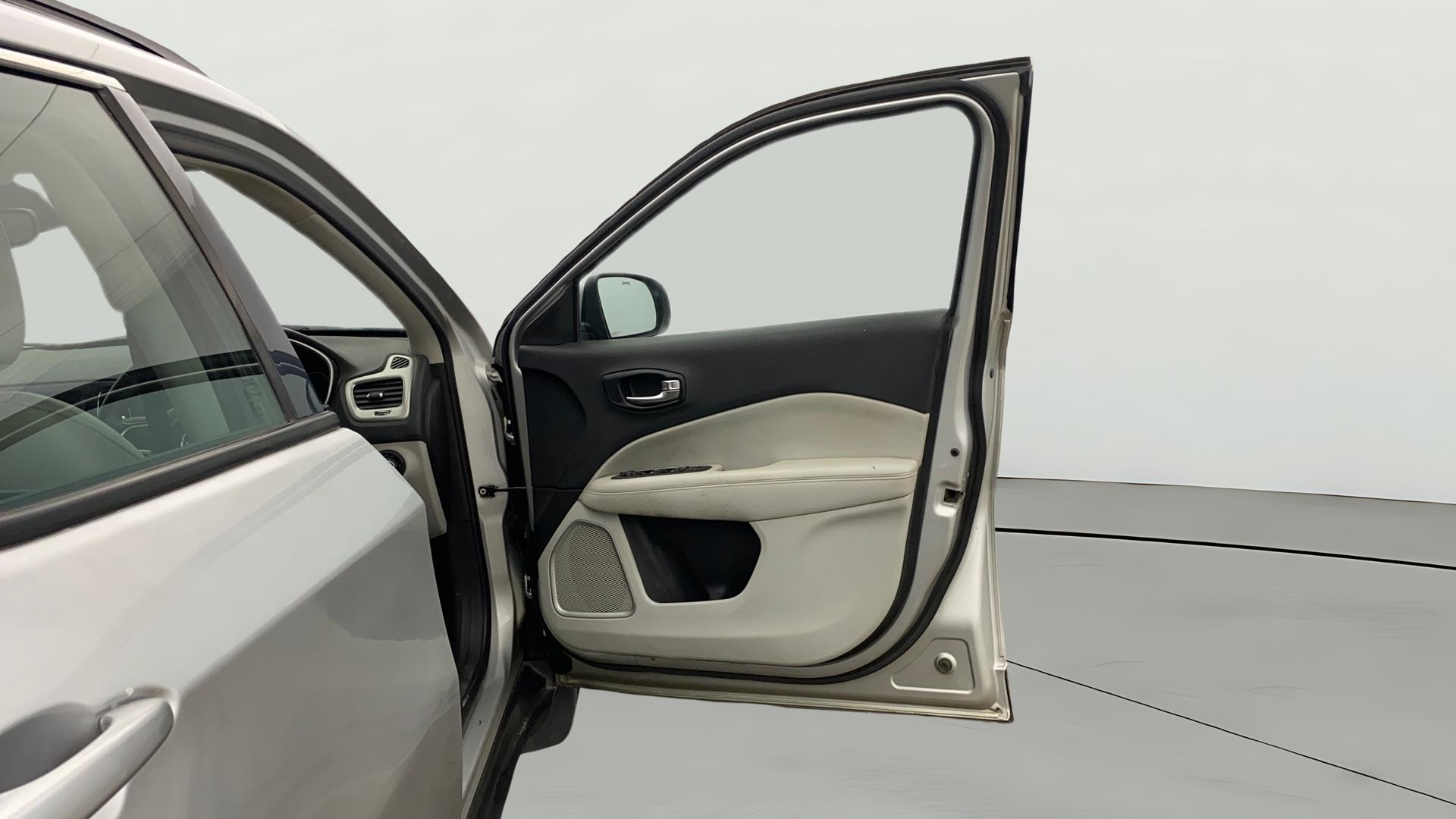 View 2020 Jeep Compass Longitude Plus Petrol Image 47 Used 2020 Jeep Compass Longitude Plus Petrol Image 47
