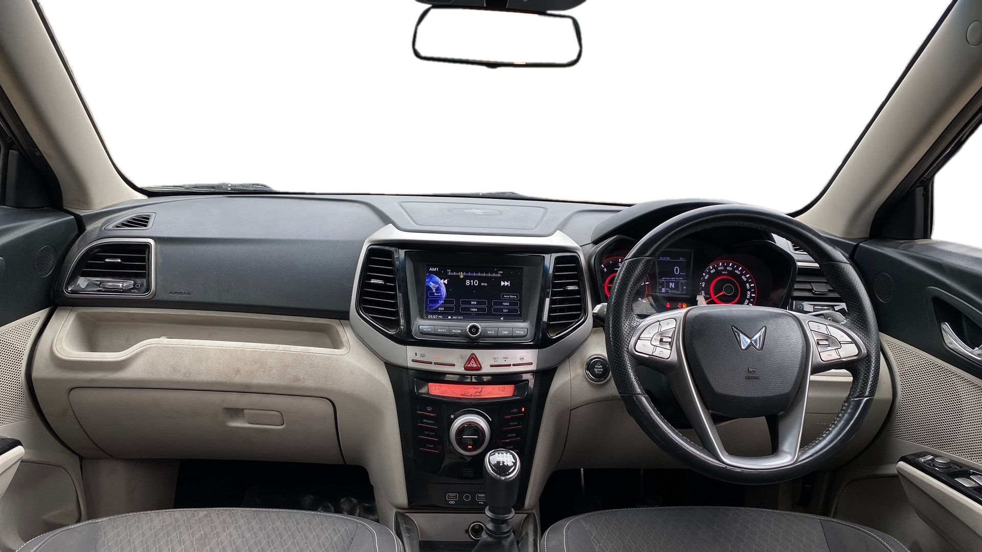 View 2023 Mahindra XUV300 W4 Petrol BS IV Image 16 Used 2023 Mahindra XUV300 W4 Petrol BS IV Image 16