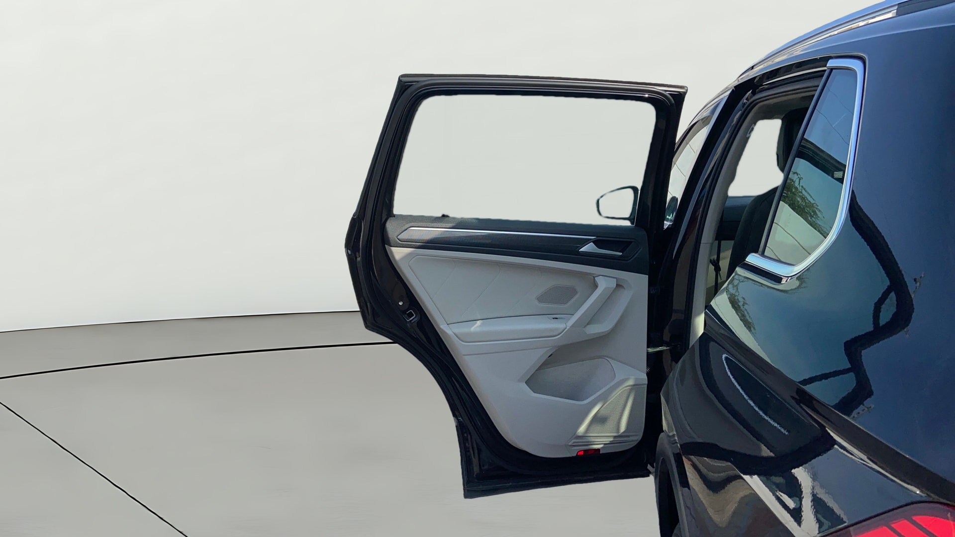 View 2023 Volkswagen Tiguan DSG 4MOTION Comfortline Image 23 Used 2023 Volkswagen Tiguan DSG 4MOTION Comfortline Image 23