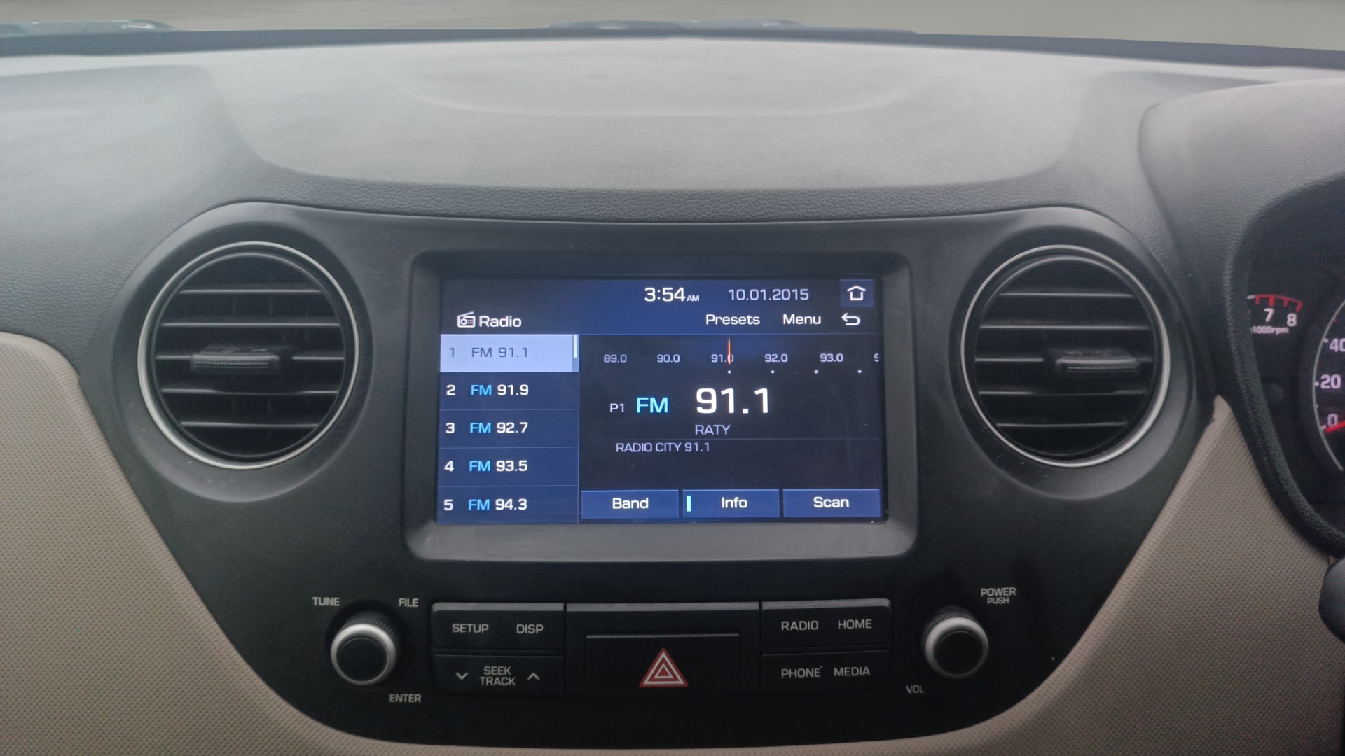 View 2017 Hyundai Grand i10 1.2 Sportz AT Petrol Image 17 Used 2017 Hyundai Grand i10 1.2 Sportz AT Petrol Image 17