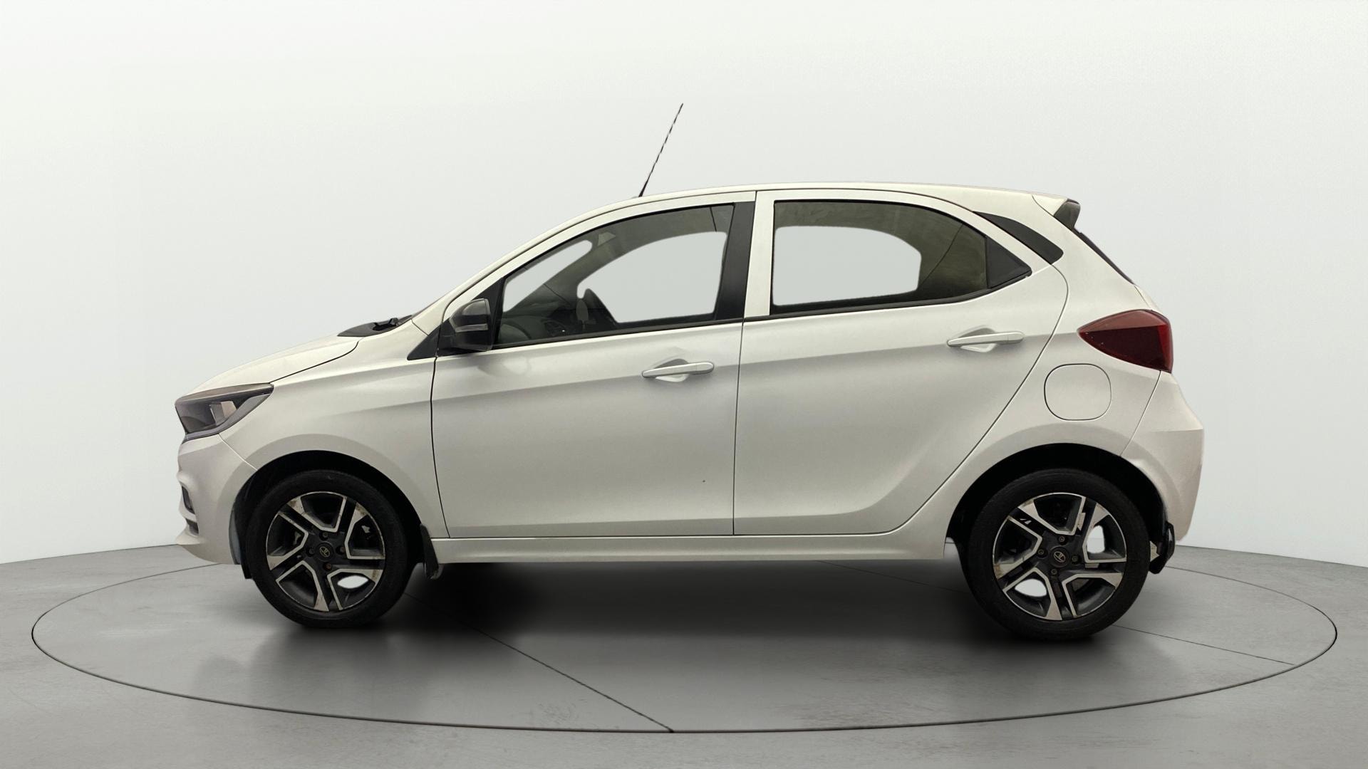 View 2021 Tata Tiago Revotorq XB Image 5 Used 2021 Tata Tiago Revotorq XB Image 5