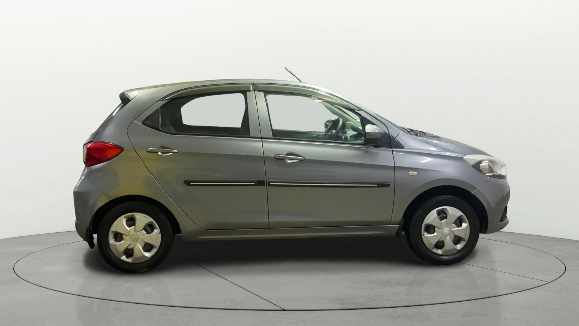 View 2018 Tata Tiago Revotorq XB Image 8 Used 2018 Tata Tiago Revotorq XB Image 8