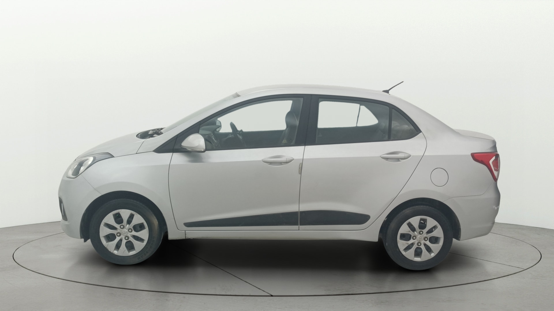 View 2014 Hyundai Xcent S Diesel Image 5 Used 2014 Hyundai Xcent S Diesel Image 5