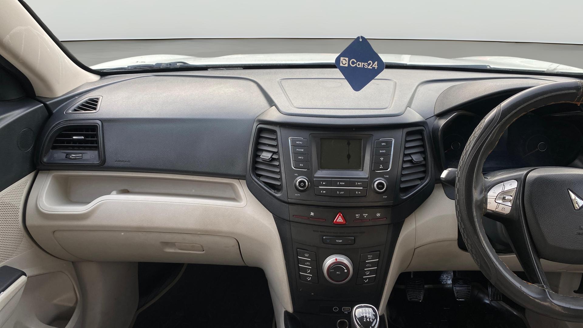 View 2022 Mahindra XUV300 W4 Petrol BS IV Image 17 Used 2022 Mahindra XUV300 W4 Petrol BS IV Image 17
