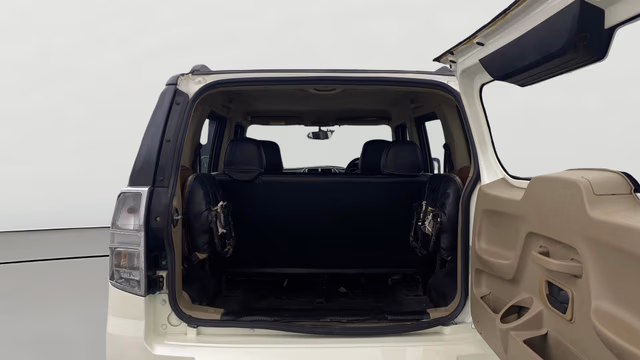 View Mahindra TUV300 Image 37 Used Mahindra TUV300 Image 37