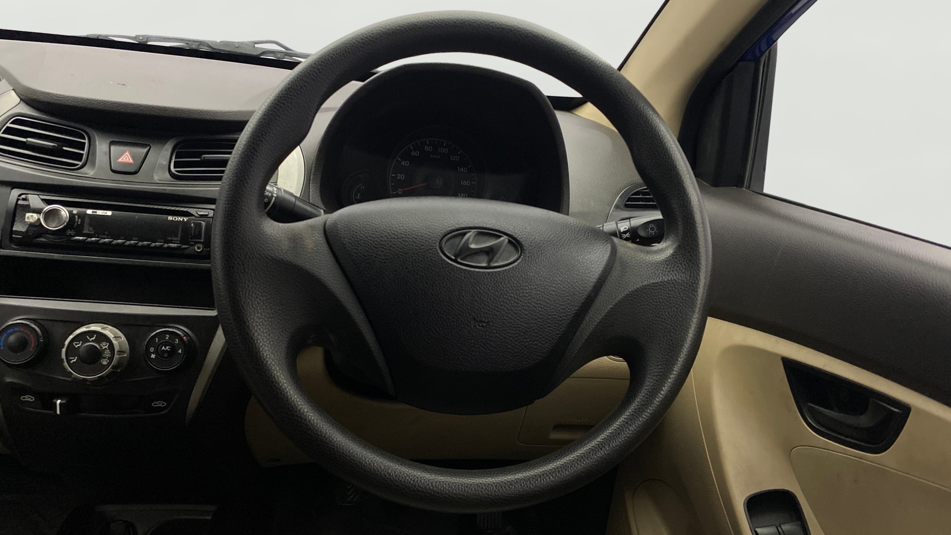 View 2014 Hyundai EON Era Plus Image 12 Used 2014 Hyundai EON Era Plus Image 12