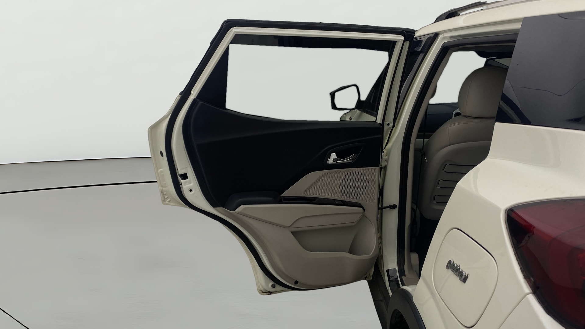 Used 2023 Mahindra XUV300 Used 2023 Mahindra XUV300