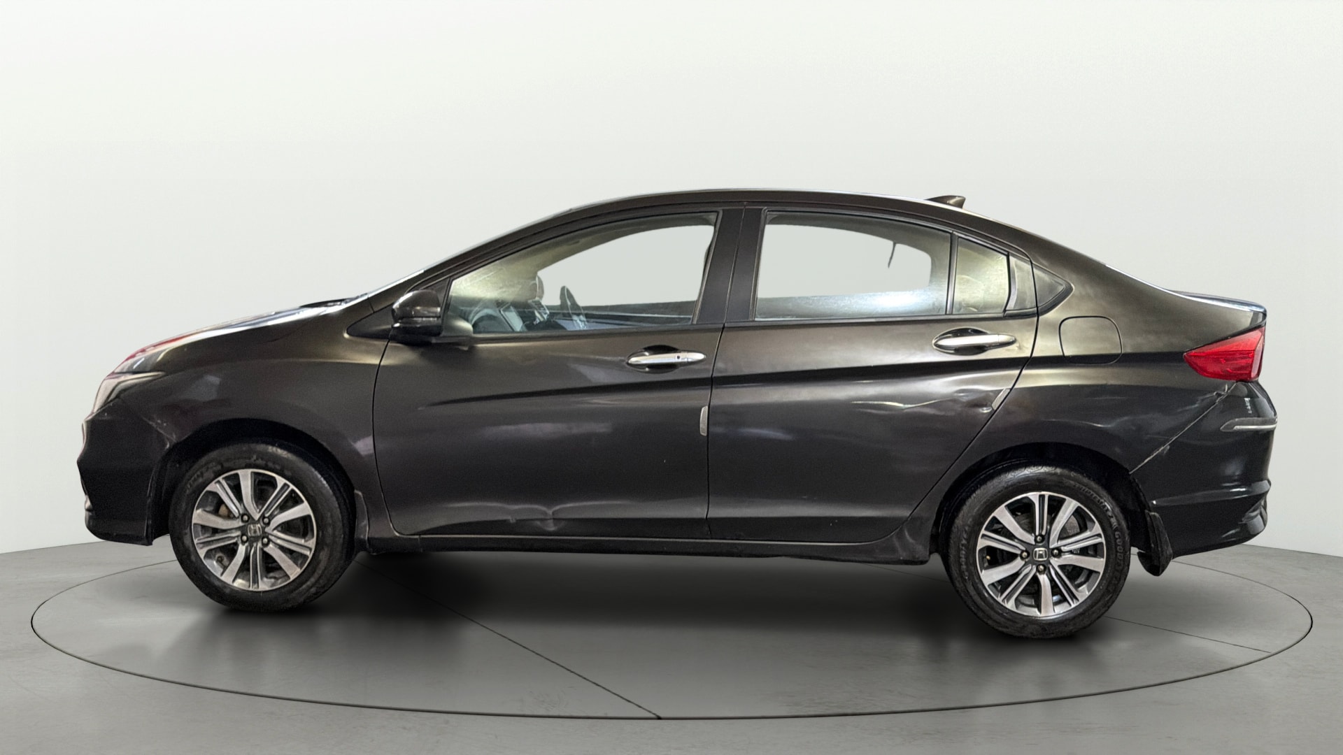 View 2017 Honda City ZX MT Diesel Anniversary Edition Image 6 Used 2017 Honda City ZX MT Diesel Anniversary Edition Image 6
