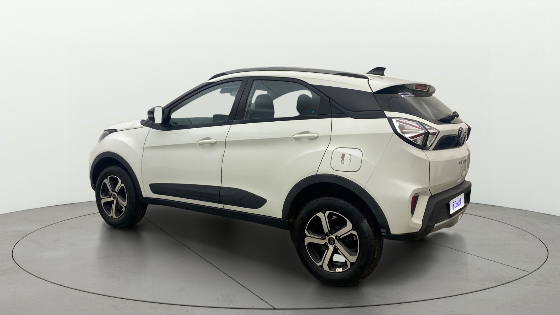 View 2023 Tata Nexon Revotron XE Image 2 Used 2023 Tata Nexon Revotron XE Image 2