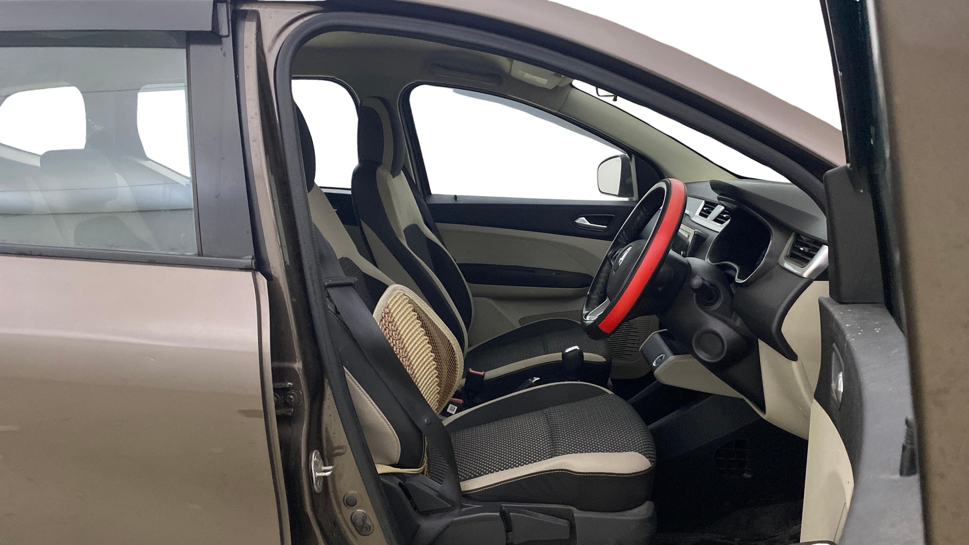 View 2021 Renault Triber RXZ AMT Image 27 Used 2021 Renault Triber RXZ AMT Image 27