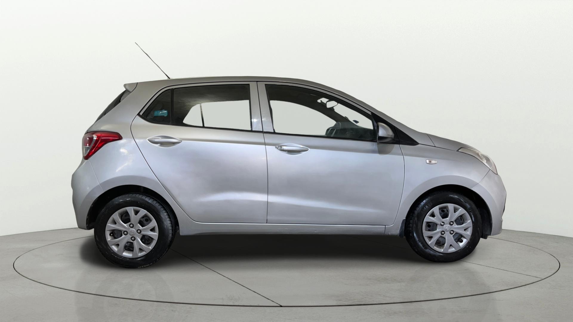 View 2015 Hyundai Grand i10 Magna 1.2 Kappa VTVT Image 8 Used 2015 Hyundai Grand i10 Magna 1.2 Kappa VTVT Image 8