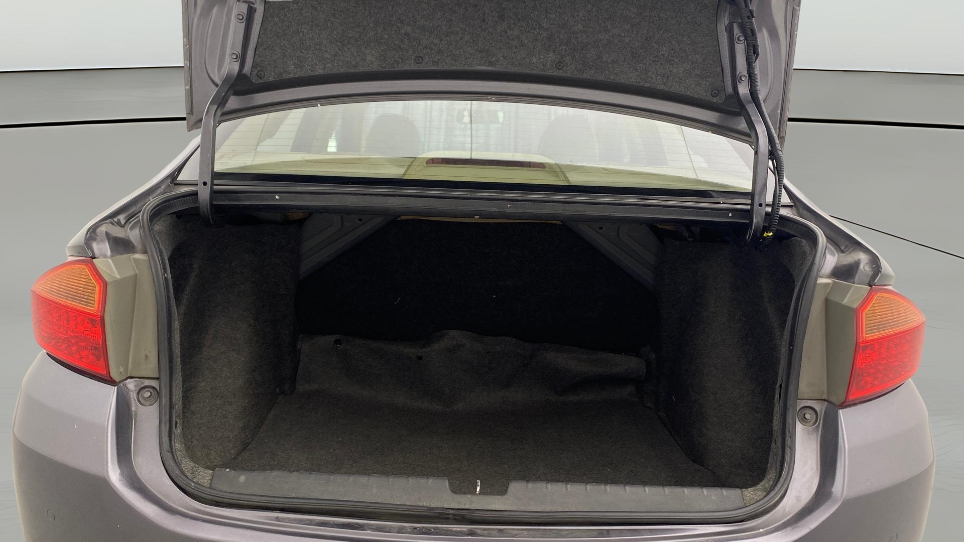 View 2019 Honda City ZX MT Diesel Anniversary Edition Image 39 Used 2019 Honda City ZX MT Diesel Anniversary Edition Image 39