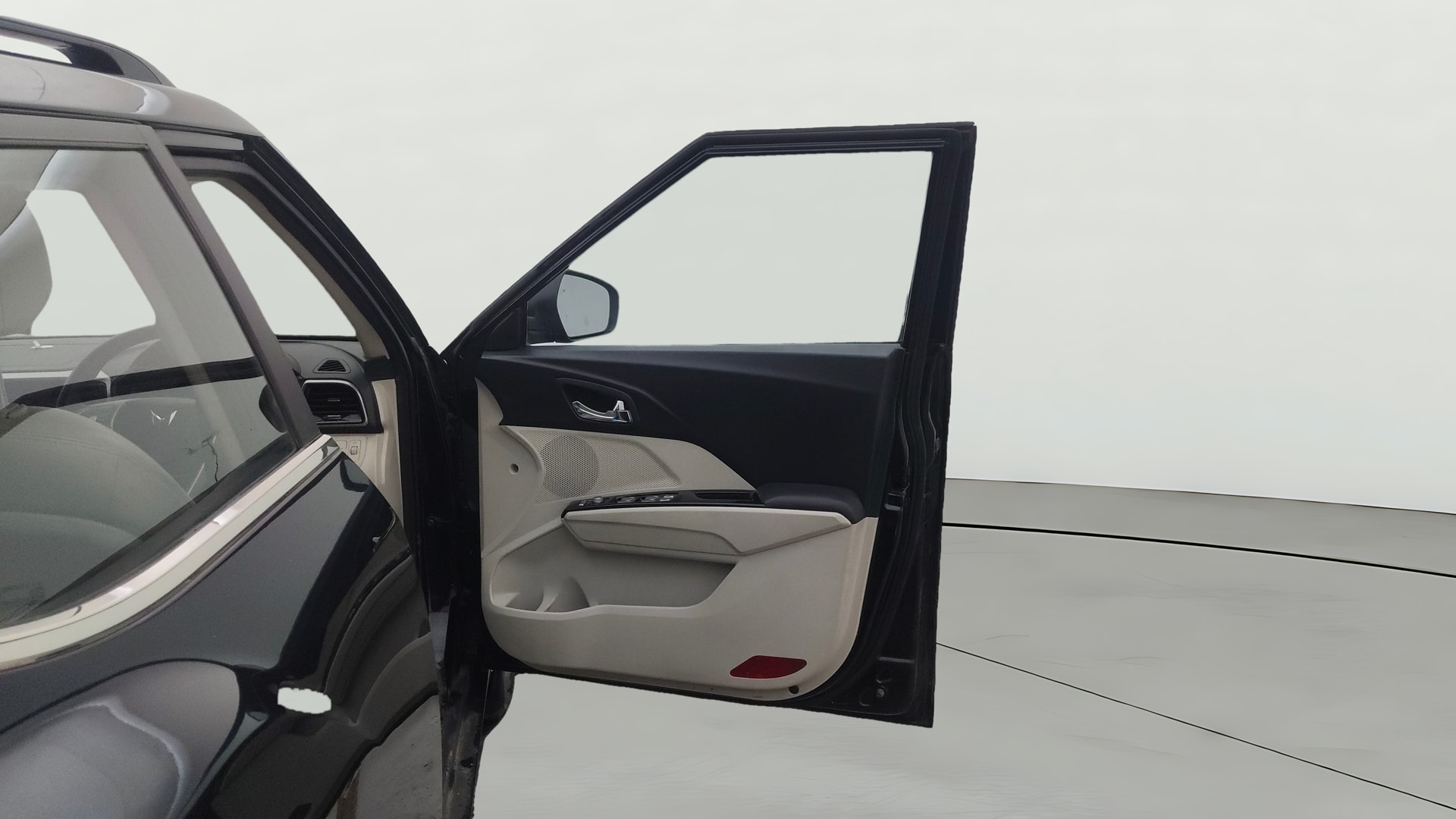 Used 2023 Mahindra XUV300 Used 2023 Mahindra XUV300