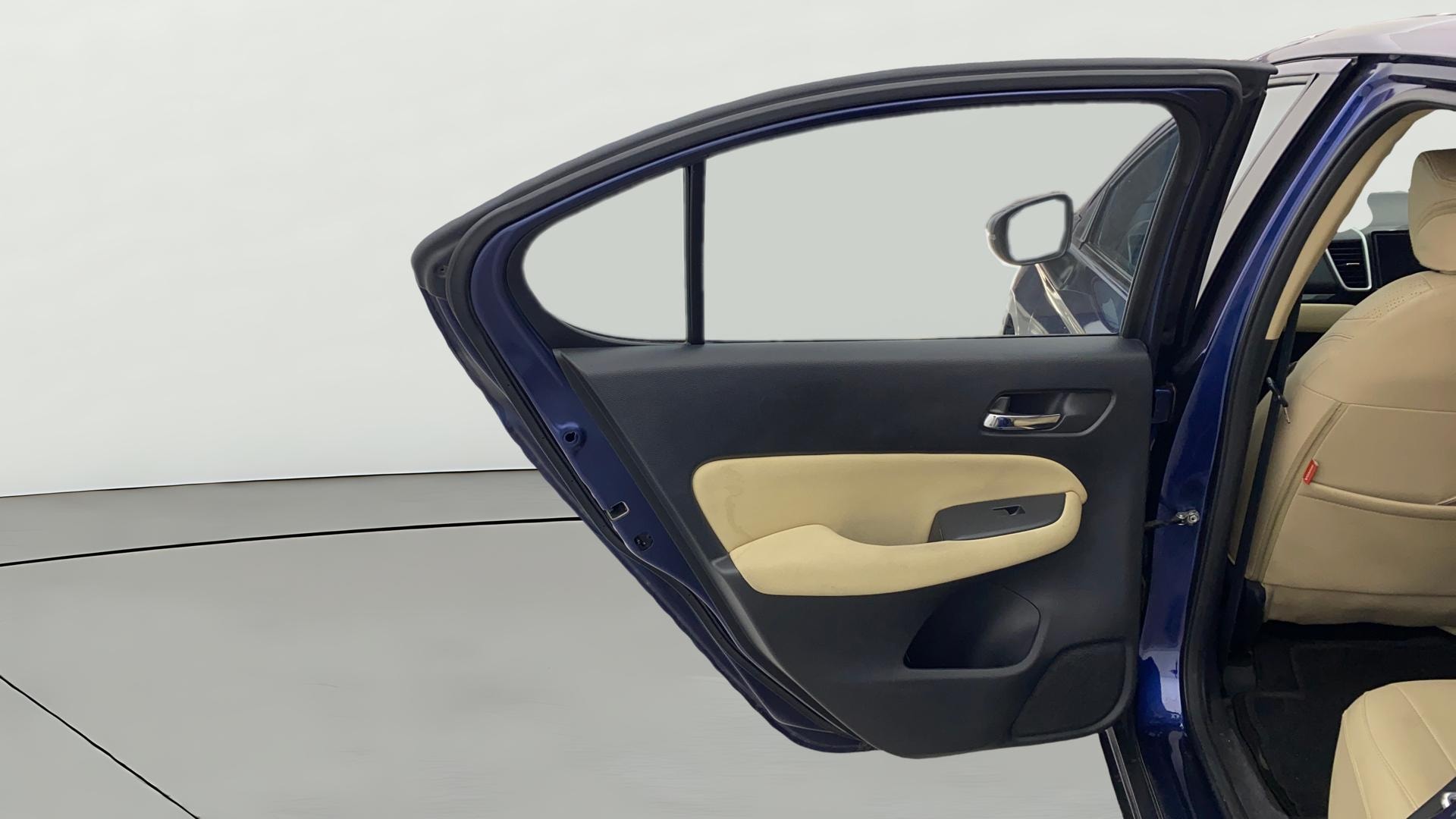 View 2023 Honda City ZX MT Diesel Anniversary Edition Image 23 Used 2023 Honda City ZX MT Diesel Anniversary Edition Image 23