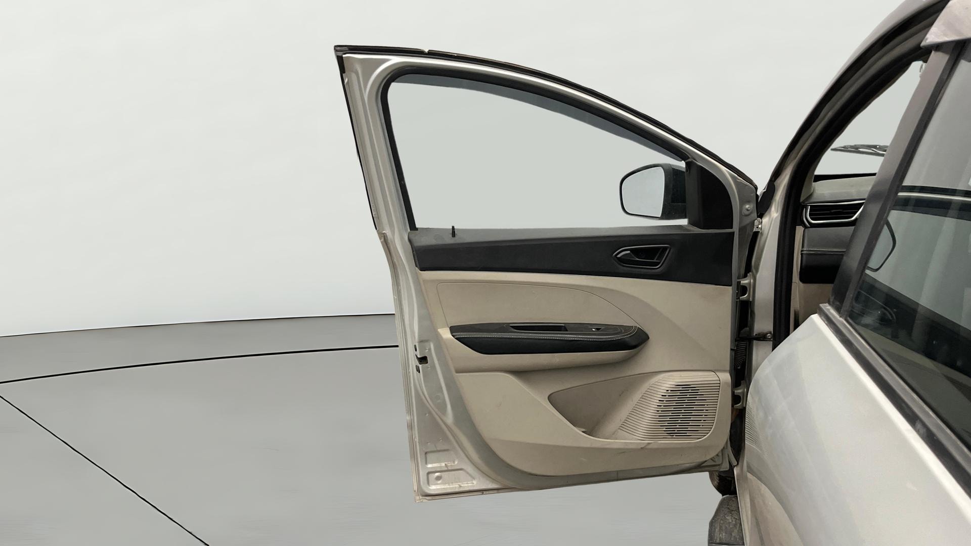 View 2025 Renault Triber RXT Image 38 Used 2025 Renault Triber RXT Image 38