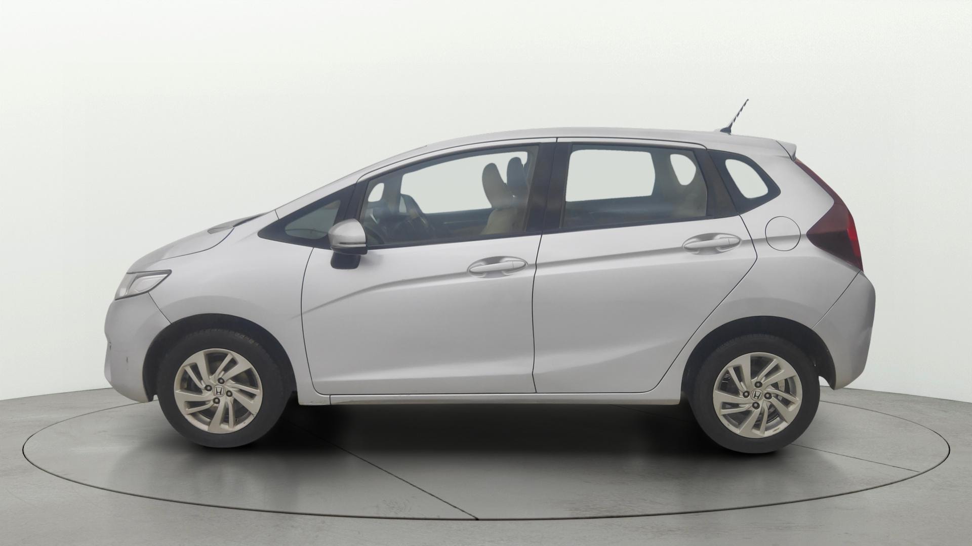 View 2016 Honda Jazz E MT Diesel Image 5 Used 2016 Honda Jazz E MT Diesel Image 5