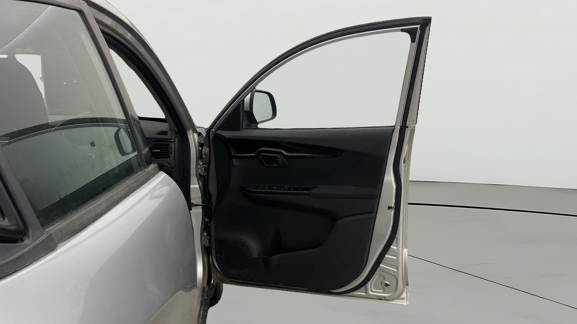 View 2019 Mahindra KUV100 K2 Petrol BS IV Image 44 Used 2019 Mahindra KUV100 K2 Petrol BS IV Image 44