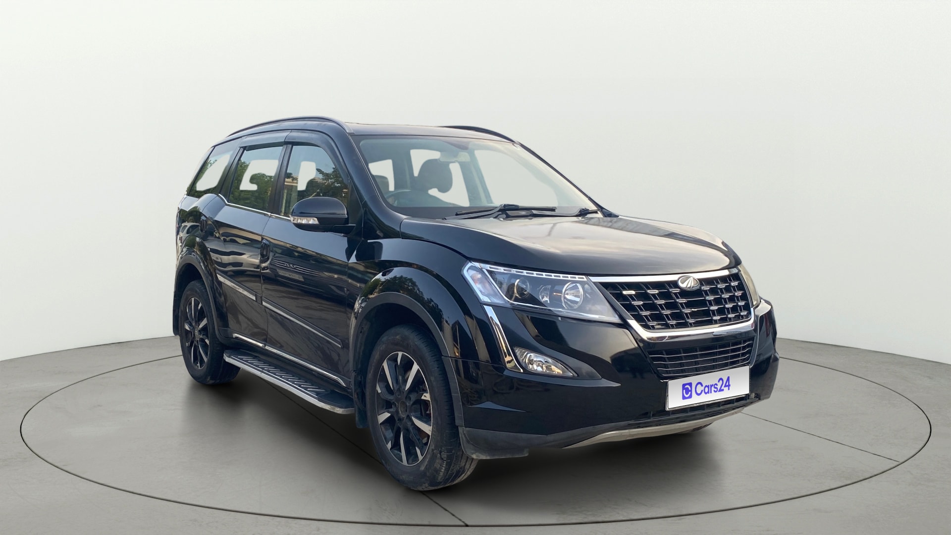 View 2018 Mahindra XUV500 W11 AT Image 24 Used 2018 Mahindra XUV500 W11 AT Image 24