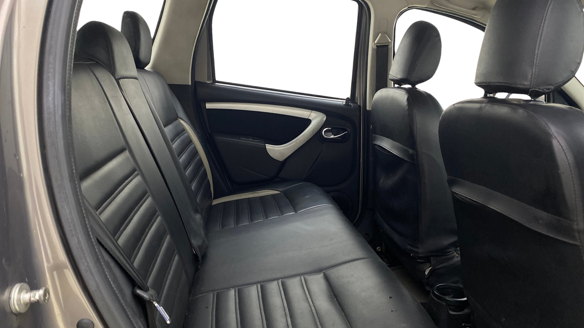 View 2019 Nissan Terrano XLD Plus 85PS Image 28 Used 2019 Nissan Terrano XLD Plus 85PS Image 28