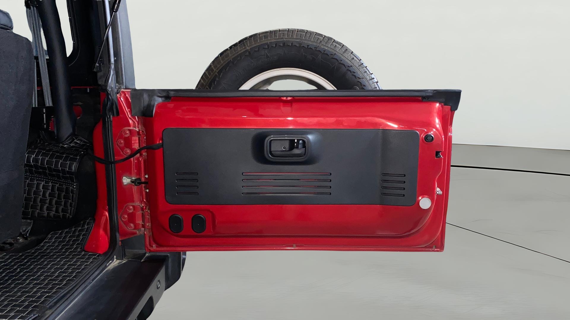 View 2023 Mahindra Thar AX Standard Manual Soft Top 6 Seater Image 16 Used 2023 Mahindra Thar AX Standard Manual Soft Top 6 Seater Image 16