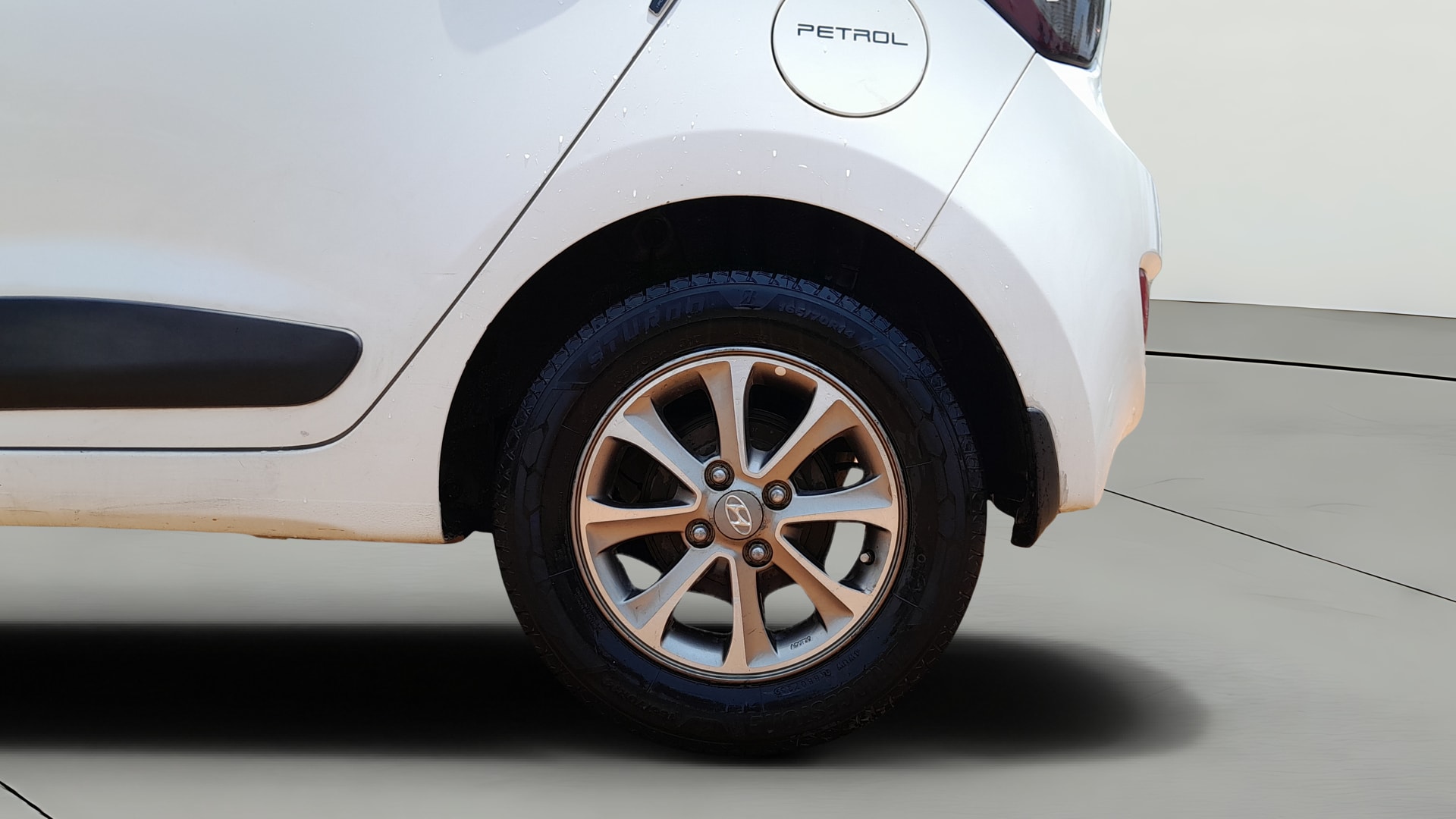 View 2014 Hyundai Grand i10 1.2 Asta Petrol Image 11 Used 2014 Hyundai Grand i10 1.2 Asta Petrol Image 11