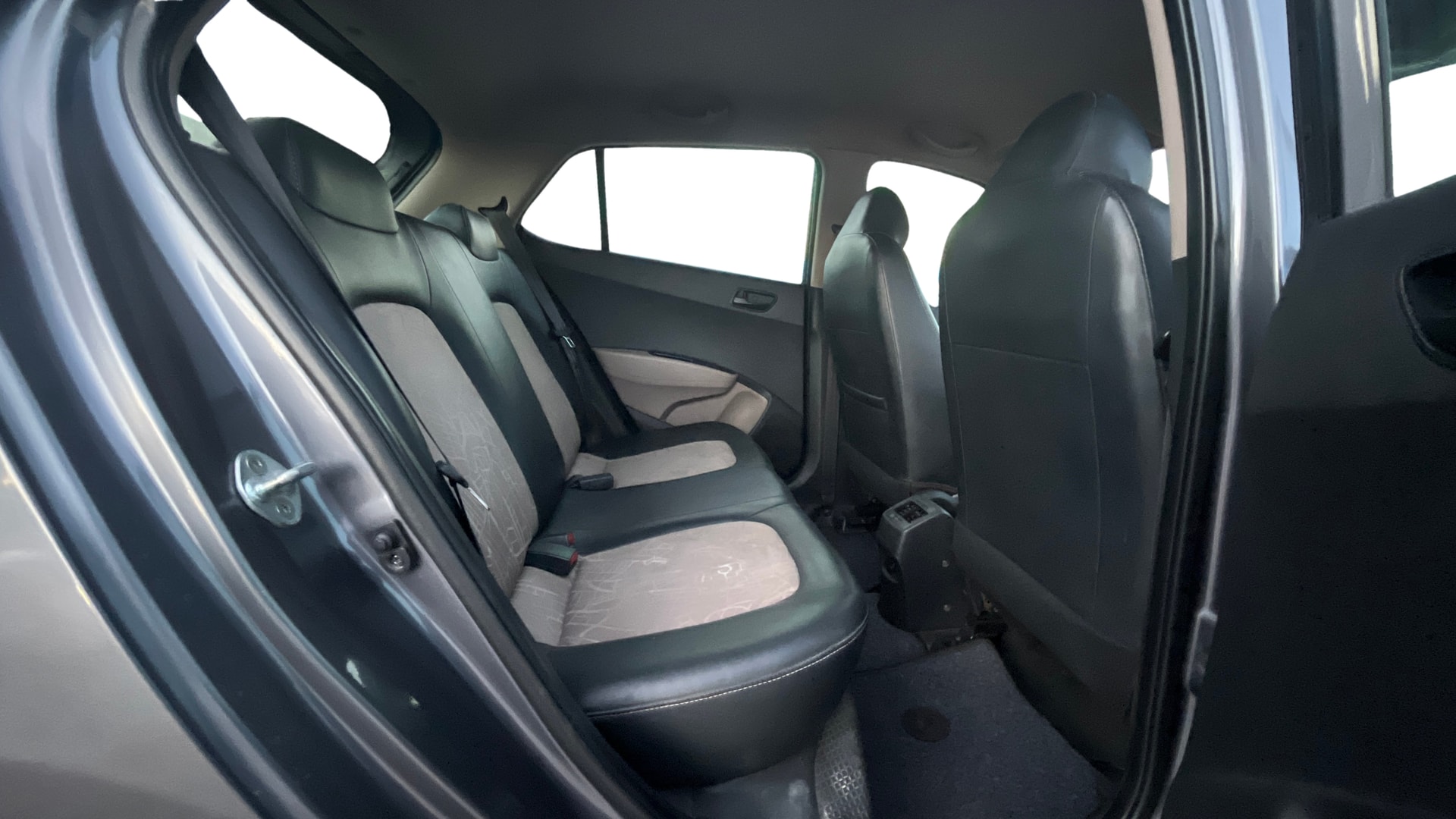 View 2017 Hyundai Grand i10 1.2 Magna Petrol AT Image 29 Used 2017 Hyundai Grand i10 1.2 Magna Petrol AT Image 29