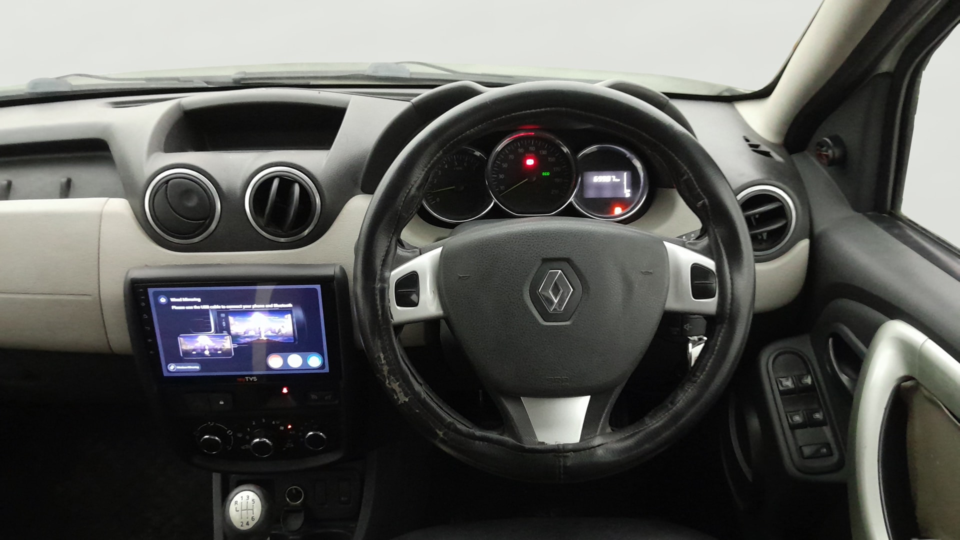 View 2015 Renault Duster Diesel 85PS 4x2 MT Image 12 Used 2015 Renault Duster Diesel 85PS 4x2 MT Image 12