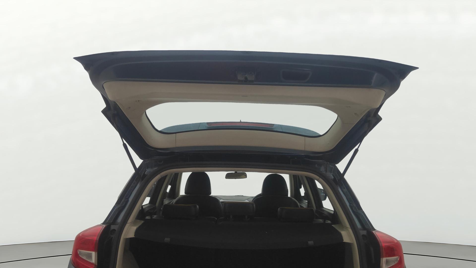 View 2019 Mahindra XUV300 W4 Petrol BS IV Image 29 Used 2019 Mahindra XUV300 W4 Petrol BS IV Image 29